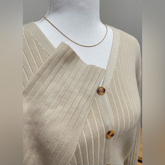 Classic Beige V-Neck Ribbed Dress - Picture 8 of 9